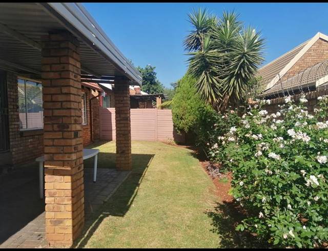 2 BEDROOM PROPERTY TO RENT IN ROOIHUISKRAAL NORTH